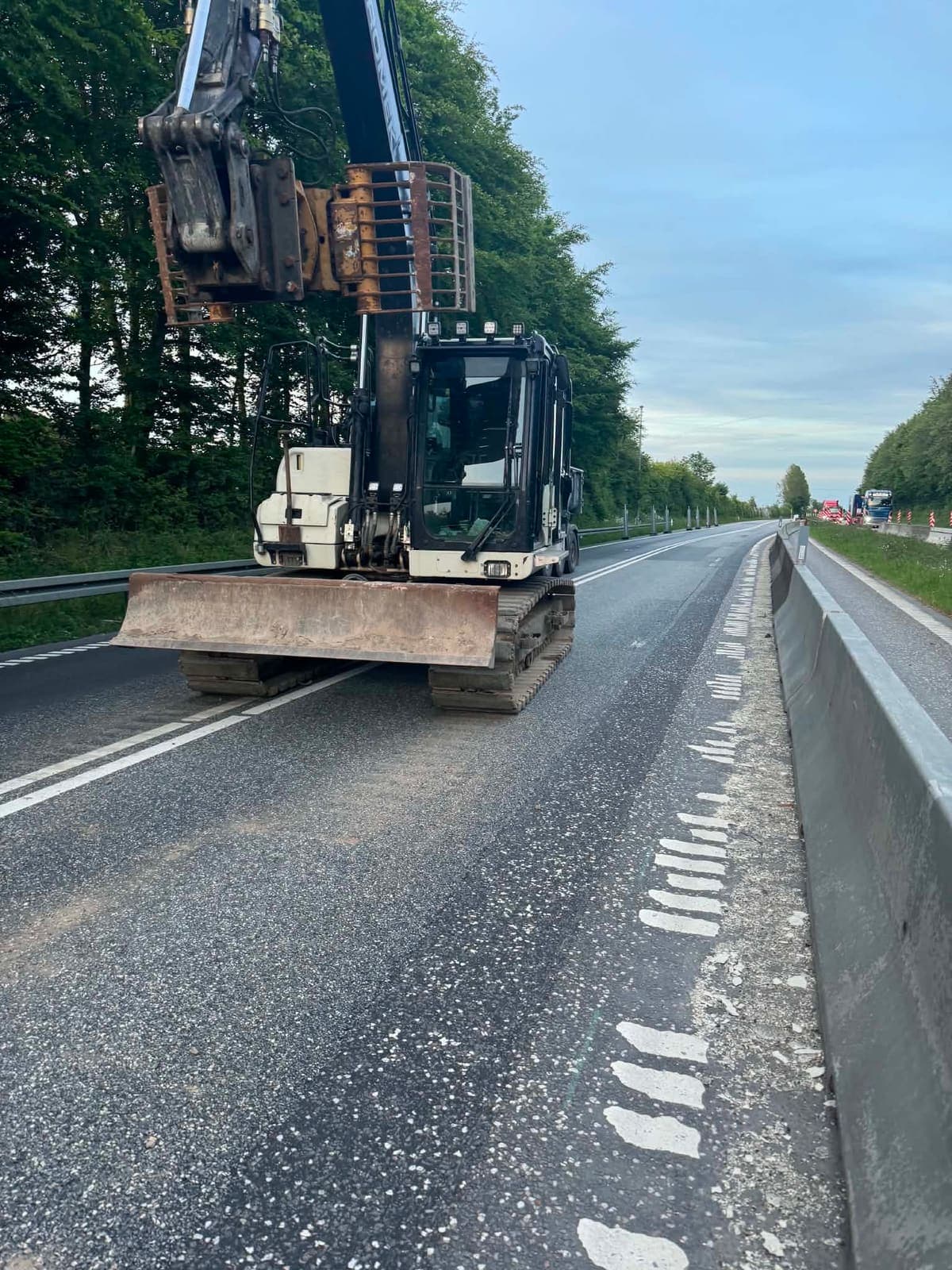 Gravemaskine ved vejarbejde